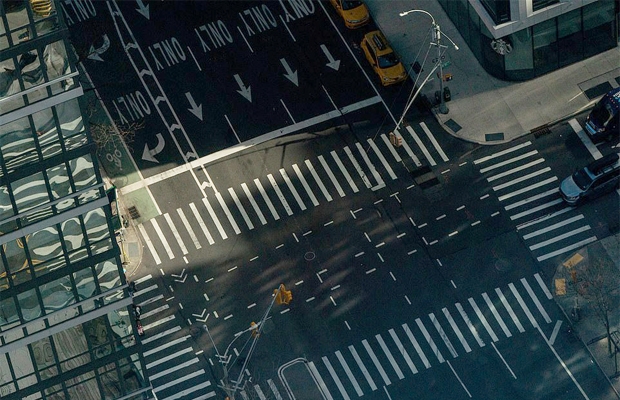 15일(현지시간) 미국 뉴욕주 뉴욕시 맨해튼 거리가 한산한 모습을 보이고 있다./사진=로이터 연합뉴스