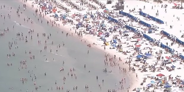 지난 주말 항공 촬영된 클리어워터 해변의 모습