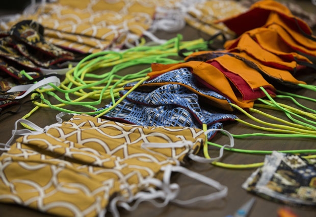 미국 텍사스주 리치먼드 포트벤드카운티 교도소 수감자들이 제작한 천마스크./사진=AP 연합뉴스