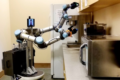 thumbnail - [고든 정의 TECH+] 병실 소독도 하네…코로나19 시대를 위한 ‘로봇 간호사’ 