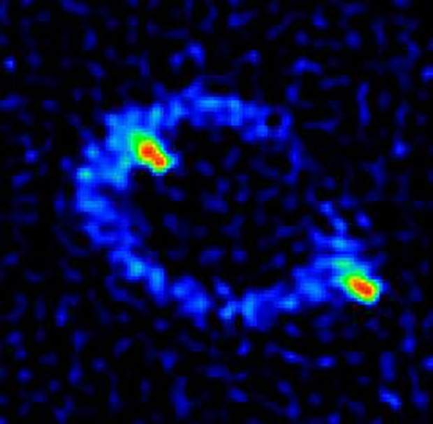 최초의 아인슈타인 고리인 MG 1131 + 0456의 전파 이미지는 VLA로 촬영되었다. (출처=VLA)
