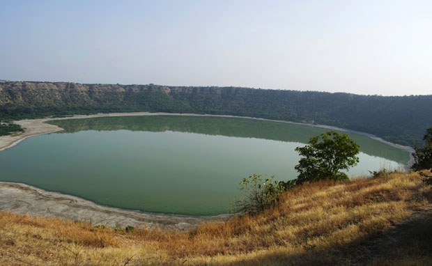 로나르 호수는 염도가 매우 높은 ‘소금 호수’임에도 평소 청록빛을 자랑했다./사진=123rf