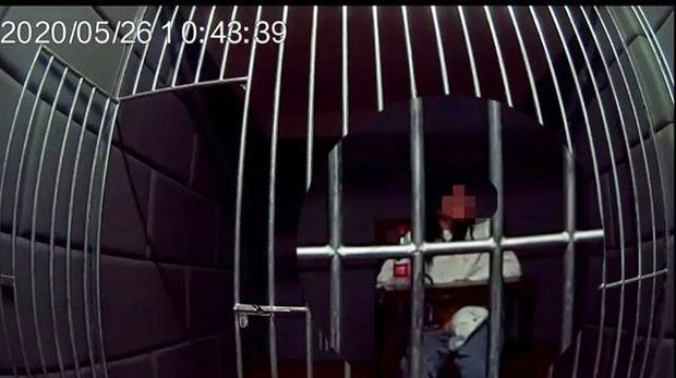 신고를 받고 미리 대기하고 있던 정저우 공안은 현장에서 이씨를 체포했다. 당시 그녀의 혈중 알코올 농도는 0.160%에 달했다.