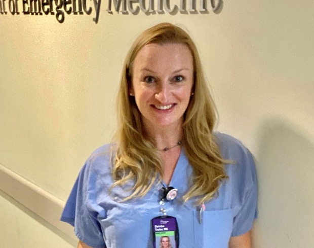 미국 버지니아주 알렉산드리아에서 살며 간호사로 일하는 디어드레 테일러(사진·40)는 코로나19 팬데믹으로 사태가 심각한 뉴욕으로 자원해 2개월 넘게 환자들을 돌보고 있다.