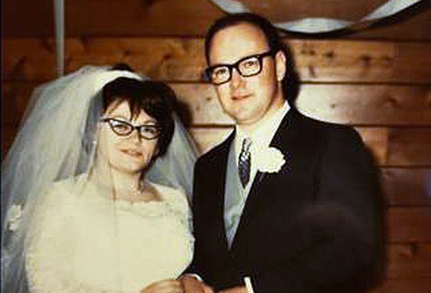 커티스 타플리(79)와 베티 타플리(80) 부부는 일리노이주에서 같은 고등학교를 졸업하고 성인이 된 후 캘리포니아주에서 다시 만나 사랑에 빠졌다. 부부의 연을 맺은 두 사람은 아이 둘을 낳아 기르며 인생의 절반 이상을 함께했다.