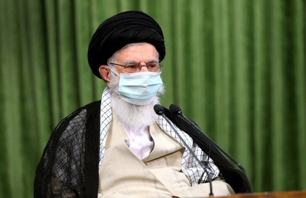 트럼프 대통령이 공식석상에서 처음으로 마스크를 쓴 뒤, 공교롭게도 ‘앙숙’인 이란의 최고 지도자 역시 마스크를 착용하고 공식석상에 나타났다./사진=이란 최고지도자실 공식 트위터