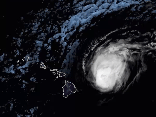 26일(현지시간) 하와이 제도로 향하는 허리케인 ‘더글러스’ 위성사진./사진=미국 해양대기청(NOAA)