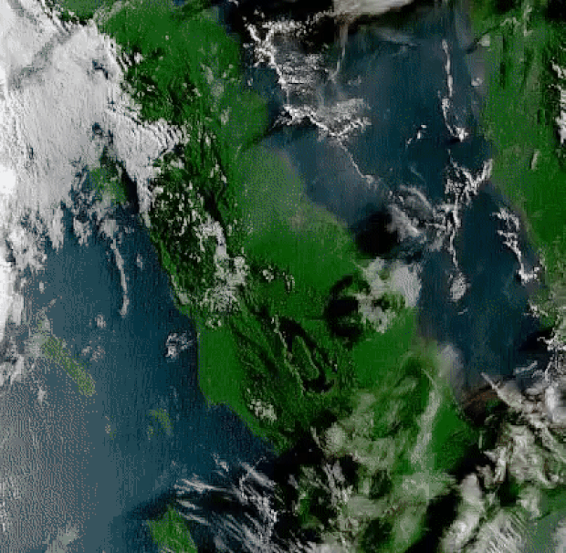 일본 히마와리8호 위성에 포착된 시나붕 화산 분화 당시 상황. 단 몇 시간 만에 일대가 온통 화산재로 뒤덮였다.