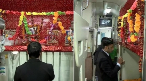개통한 인도 고속열차에 ‘탑승’한 힌두교 시바신
