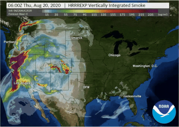 NOAA는 또 20일부터 22일 사이 콜로라도와 노스다코타, 달라스 등 인근 지역으로 산불 연기가 빠른 속도로 번지는 것을 포착했다.