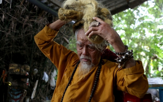 80년 동안 단 한 번도 머리카락을 자르거나 감아 본 적이 없다는 베트남 92세 응웬 할아버지