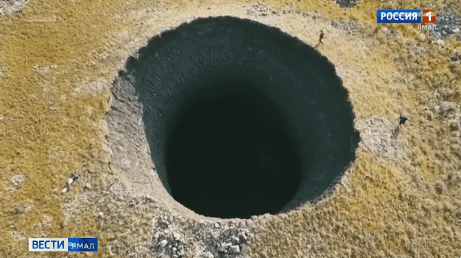 러시아 야말 지역에서 발견된 깊이 50m 싱크홀. 2014년 이후 벌써 17번째 발생이다.