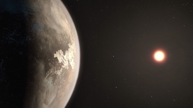 로스 128b는 지구에서 약 11광년 떨어진 외계행성으로 지구와 비슷한 질량을 갖고 있다. 이는 기존 외계행성 거주가능성 목록에는 들어가지 않았지만, 스웨덴 연구진은 이 행성 역시 지구와 같은 대기를 가지고 있을 가능서이 있다고 말했다.(사진=ESO/마틴 콘메서)