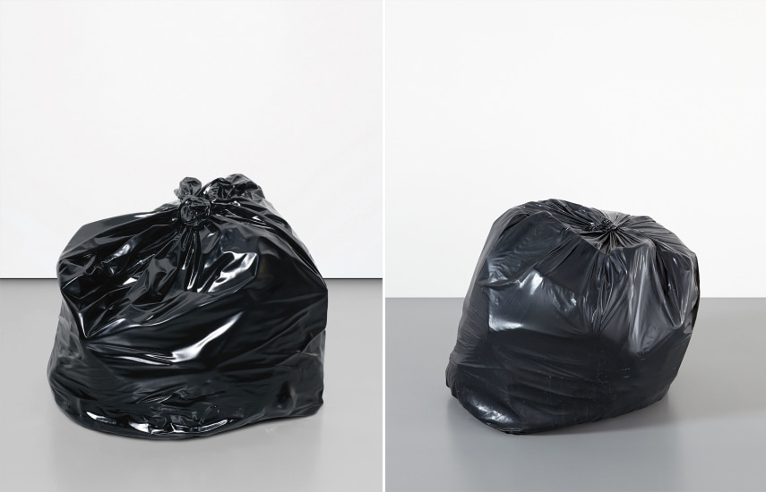 쓰레기봉투로 보이는 예술가의 작품, 낙찰가 수천만원…이유는?