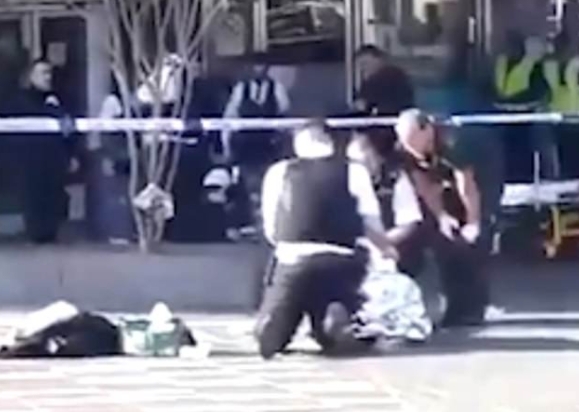 지난해 10월 사건 현장과 출동한 경찰들