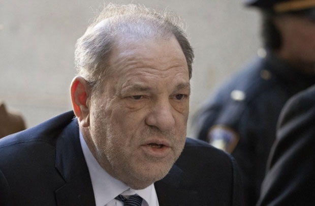 30년간 자신의 막강한 권력과 지위를 이용해 성폭행을 일삼은 와인스타인의 만행은 2017년 뉴욕타임스 보도로 처음 세상에 알려졌다./사진=AP 연합뉴스