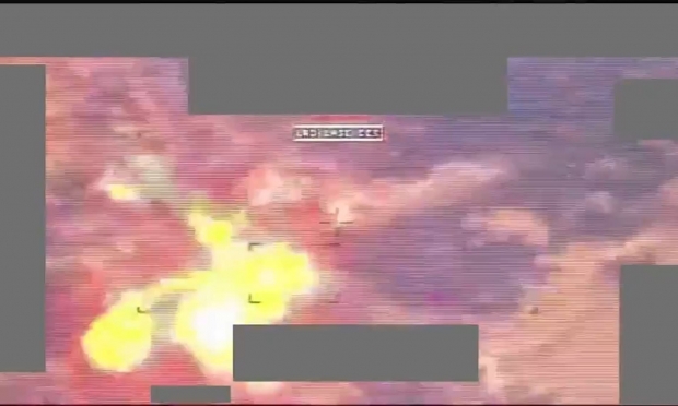 영국공군이 운용하는 리퍼 드론에 탑재된 최첨단 관측·표적 확보장치(MSTS)에 포착된 영상의 한 장면. 리퍼 드론에서 발사된 레이저 유도폭탄 1발이 표적에 명중한 것으로 나타났다.(사진=영국공군)