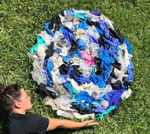 클린마이애미비치는 마이애미 해변에서 단 하루 만에 라텍스 장갑 150여 개를 수거하기도 했다./사진=클린마이애미비치