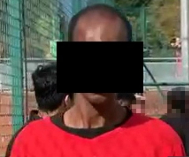 서아프리카 감비아에서 태어나 영국으로 홀로 이주한 이 남성은 15세라고 주장하며 학교에 입학했지만 나이와 맞지 않은 외모로 논란이 됐다.