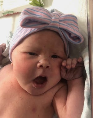 아들만 14명인 집안에 태어난 15번째 자녀이자 외동딸