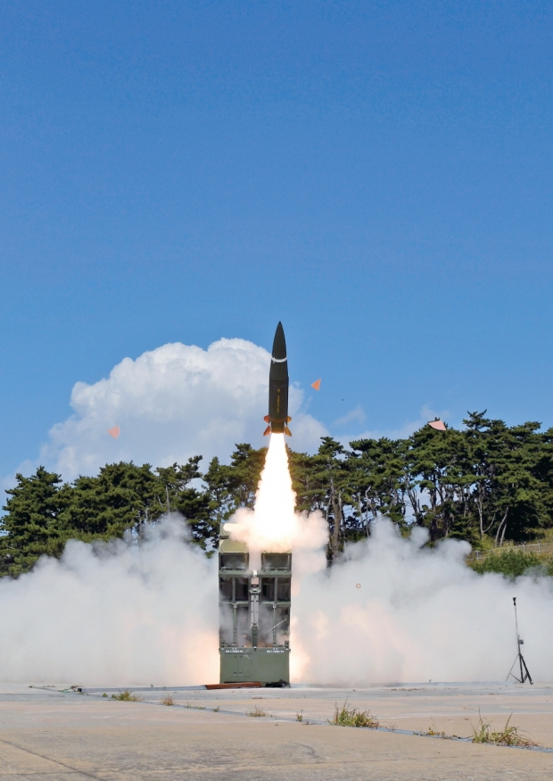 전술지대지유도무기의 사거리는 120여km로 알려지고 있으며 고정형 발사대에서 운용된다. 사진=국방과학연구소