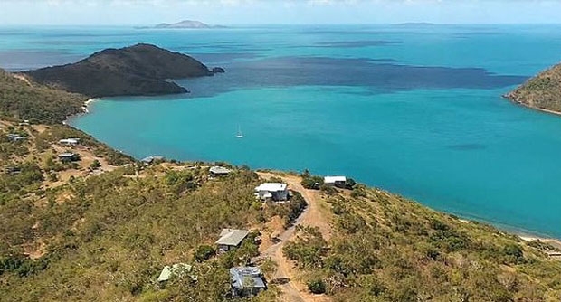 하늘에서 본 케스윅섬. 현지언론은 중국자본이 케스윅섬 외에도 세인즈비즈섬과 린드만섬, 사우스몰레섬, 데이드림섬 등 천혜의 자연을 자랑하는 호주섬을 닥치는대로 사들이고 있다며 우려를 표했다.