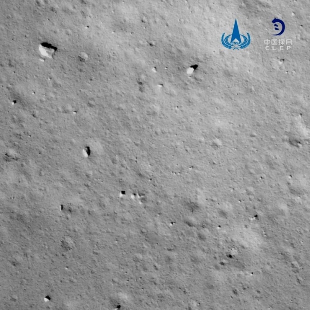 창어-5 착륙기가 12월 1일 폭풍의 바다에 연착륙하기 직전에 잡은 달의 표면.(출처=China National Space Administration/CLEP)  