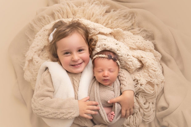 24년된 냉동배아에서 첫째딸을 얻은데 이어, 같은 기증자의 27년된 냉동배아로 둘째딸을 얻은 깁슨 부부는 “딸이 둘이나 있다는 게 믿겨지지 않는다”며 감격스러워했다.