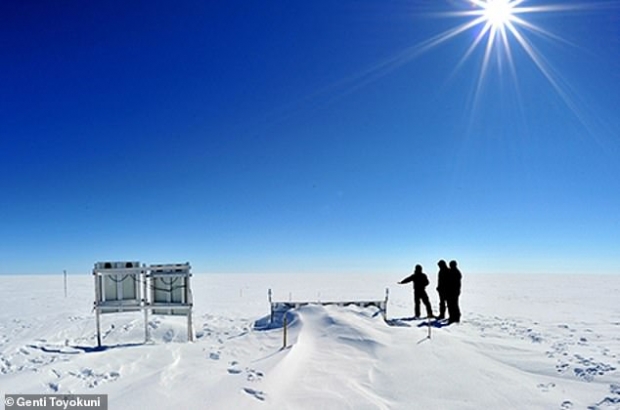 ‘그린란드 빙상 감시망’으로 불리는 지진 기록소 중 한 곳의 모습.(사진=도요쿠니 겐티)