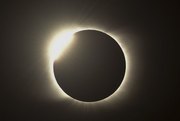 지난 14일(현지시간) 아르헨티나 네우켄 주에서 포착된 개기일식의 모습. 사진=AFP 연합뉴스