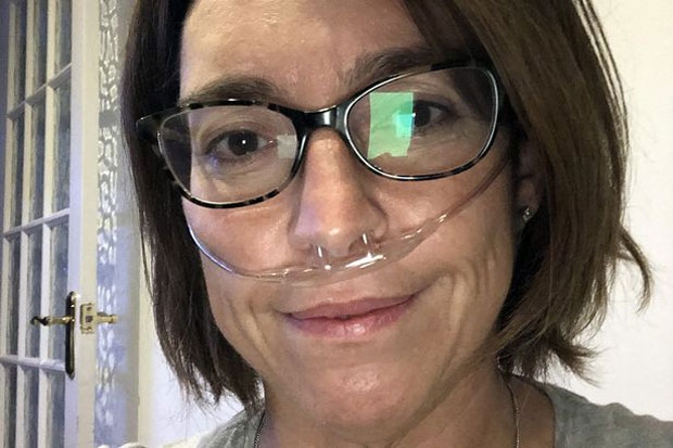 얼마 후 샤르마는 완치 판정을 받고 퇴원했지만, 폐 손상으로 산소호흡기 없이는 돌아다니기 어려운 상태다.