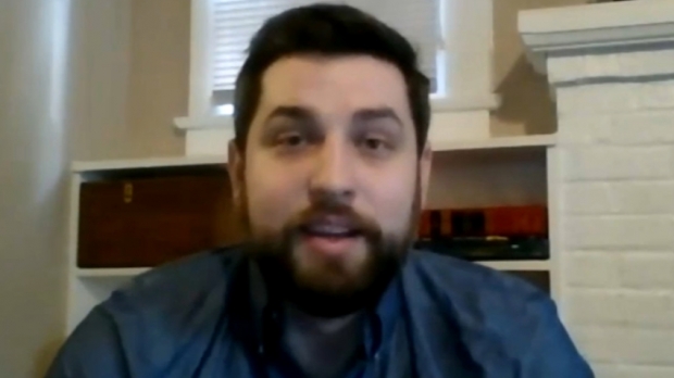 NBC 뉴스와 화상 전화로 인터뷰를 하고 있는 데이비드 맥밀런의 모습.(사진=NBC 캡처)