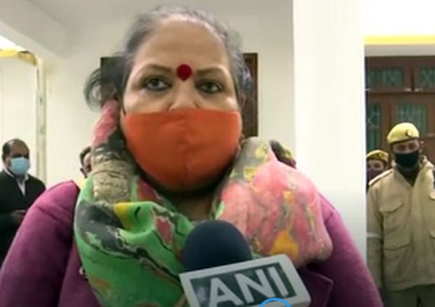 여성위원회 소속 찬드라무키 데비 위원은 “여성은 통금을 지켜야 한다. 늦은 시간에 외출하는 모험을 감행하지 말라. 희생자 역시 저녁에 나가지만 않았으면 이런 일을 당하지는 않았을 것”이라고 지적했다.