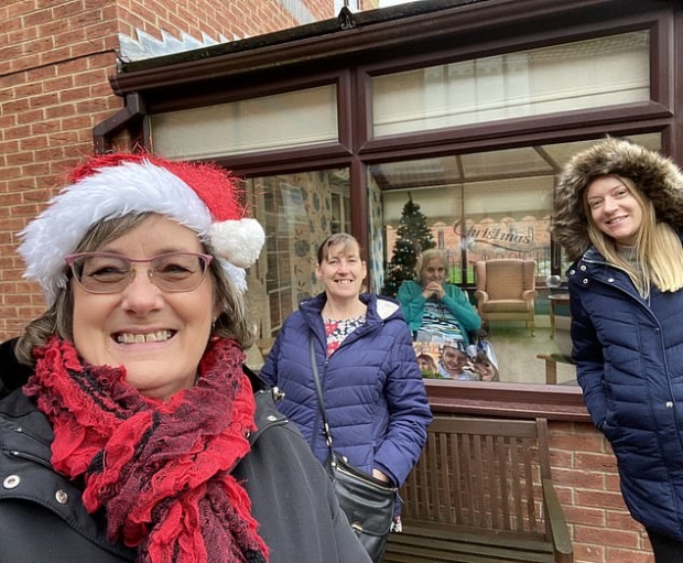 문제를 제기한 타니아 르마리넬(왼쪽)의 모습.(사진=페이스북)