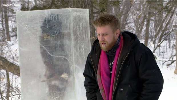 슈마크는 “하루 사용하고 차고에 보관했는데 좀 아깝더라. 숲 속 어딘가에 놓아두면 재밌을 것 같다는 생각이 들었다”고 말했다. 그러면서 “세상에 웃을 일이 없다. TV만 틀어도, 휴대전화만 열어도 온통 분열뿐”이라면서 “색다른 이야깃거리를 던져주고 싶었다. 사람들을 공원으로, 자연으로 불러들이고 싶었다”고 덧붙였다.