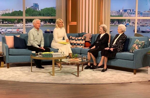 먼저 상태가 악화된 도리스 할머니(맨 오른쪽)는 릴리안 할머니를 남겨두고 결국 먼저 세상을 떠났다.