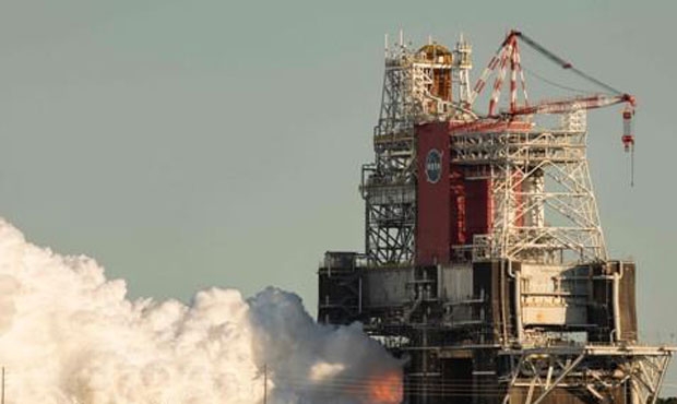 SLS 코어스테이지 지상 연소시험./사진=NASA/AFP 연합뉴스 SLS 코어스테이지 지상 연소시험./사진=NASA/AFP 연합뉴스