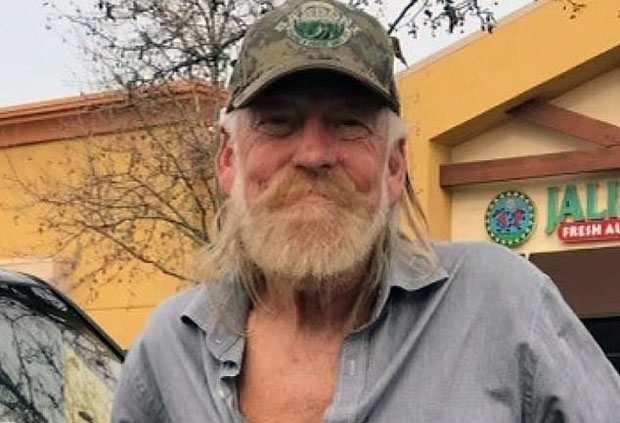 지난달 28일, 연중 온화한 기후를 자랑하는 캘리포니아주에 때아닌 겨울폭풍이 몰아쳤다. 예상치 못한 폭설에 바람까지 거세게 불면서 도심 곳곳이 마비됐다. 플레이서 카운티 포레스트힐 지역에 사는 데이비드 데숀(69) 역시 폭설에 발이 묶였다.