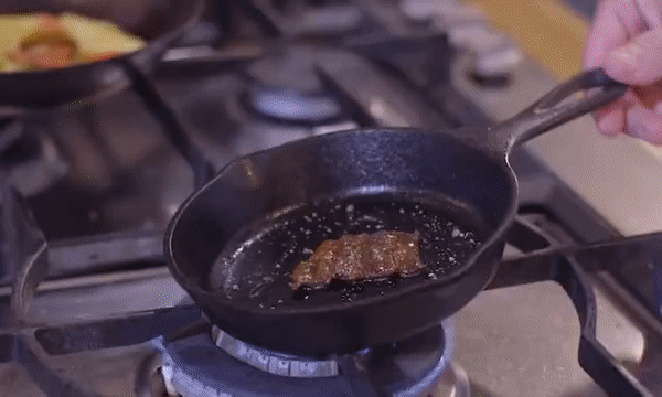 알레프가 2018년 공개한 얇은 스테이크의 모습.