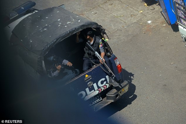 미얀마 양곤에 집결한 군부. 사진=로이터 연합뉴스