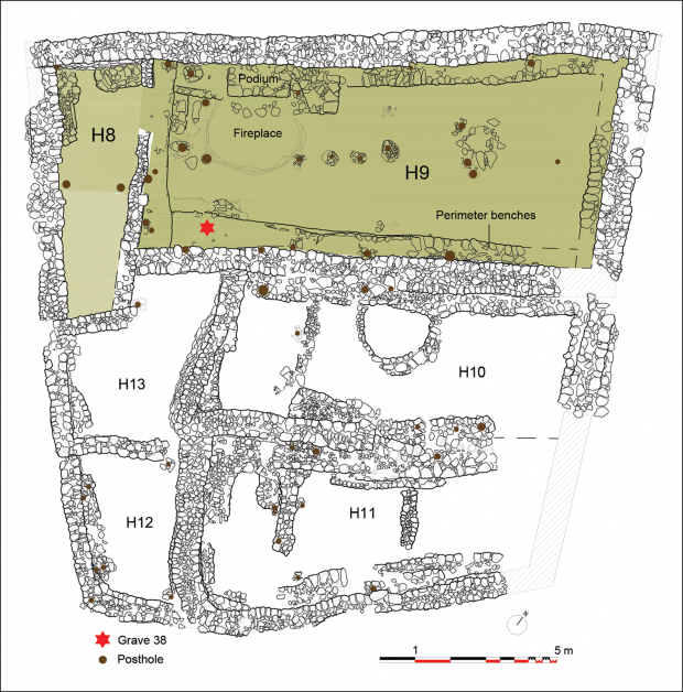 라알몰리야 유적의 조감도. 여성이 남성과 함께 매장된 위치는 붉은색 육각별로 표시됐다.