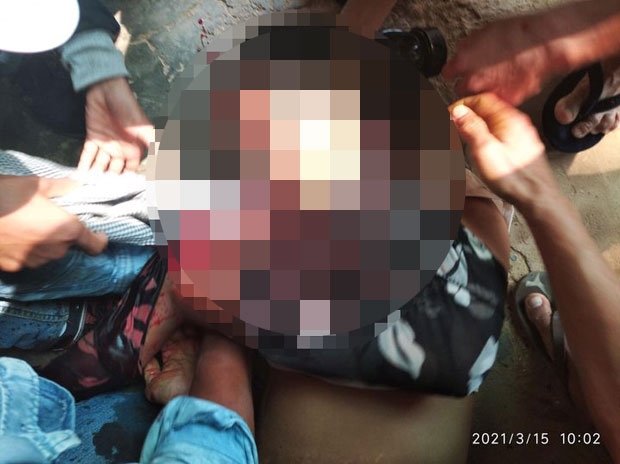 15일(현지시간) 미얀마 만달레이주 밍잔에서는 여성 1명을 포함해 시위대 3명이, 만달레이주 주도인 만달레이에서는 2명이 군경 총탄에 쓰러졌다.