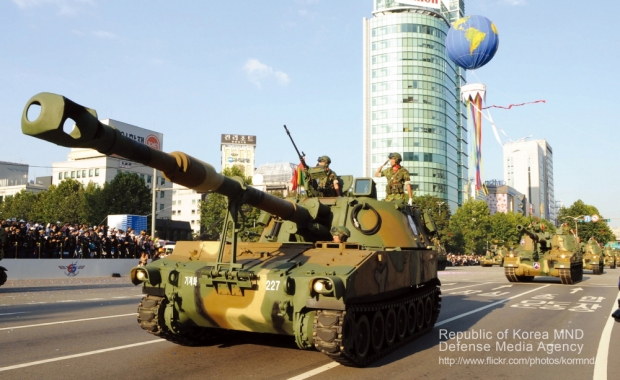 K55 자주포는 1985년부터 양산을 시작, 1997년까지 4차례의 생산을 거치면서 총 1,000여 대가 육군과 해병대에 배치되었다. 사진=국방부