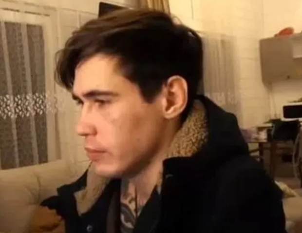 지난해 여자친구를 구타한 뒤 고통스러워하는 모습과 영하의 추운 날씨에 발코니에 가두는 모습을 생중계 했던 러시아 유명 유튜버. 당시 피해를 입은 여성은 결국 사망했다.