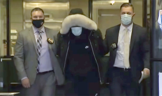 해당 사건을 증오범죄로 간주한 경찰은 전담반에 수사를 맡겨 달아난 용의자를 추적했다. CCTV에 찍힌 용의자의 얼굴을 공개하고 제보를 독려한 경찰은 사건 나흘 만인 7일 용의자를 검거했다.