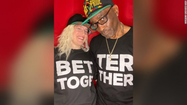 백인 여성을 성폭행 한 혐의로 기소돼 44년간 억울한 옥살이를 한 미국의 로니 롱(65). 왼쪽은 로니 롱의 아내.