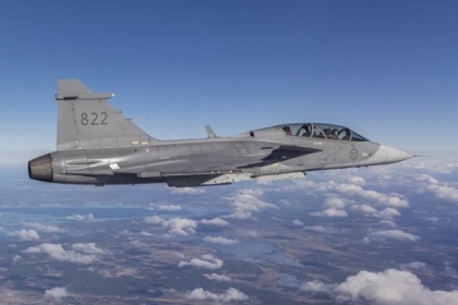 thumbnail - [고든 정의 TECH+] 3D 프린터 출력 부품을 탑재하고 비행한 그리펜 전투기