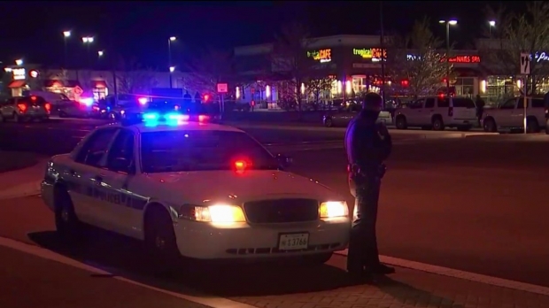 미국 메릴랜드주에서 12세 소년이 13세 소년에게 총격을 가해 목숨을 잃게 한 사건이 발생했다. 사진=사건 발생 현장에 모인 현지 경찰