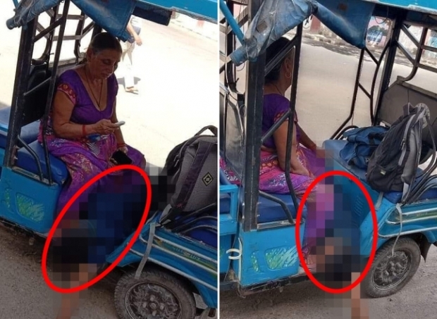 숨진 아들의 시신을 인력거에 걸쳐 실은 채 운구하는 어머니의 모습. 인도는 현재 하루 확진자가 30만명을 웃도는 ‘코로나 지옥’을 지나고 있다.