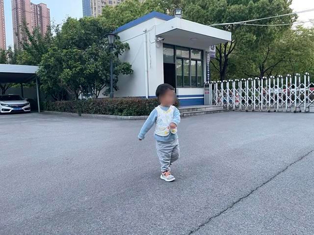 지난 2019년 아내와 이혼한 직후 셰 씨는 거주지 인근 불법 도박장을 전전하며 생활해왔던 것으로 확인됐다. 그러던 중 게임머니가 부족했던 셰 씨는 전처 샤오린 씨의 집에서 거주 중이던 친아들 A군을 떠올렸다.